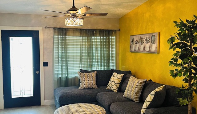 6-bedroom 3bath "Clue" Themed home near parks