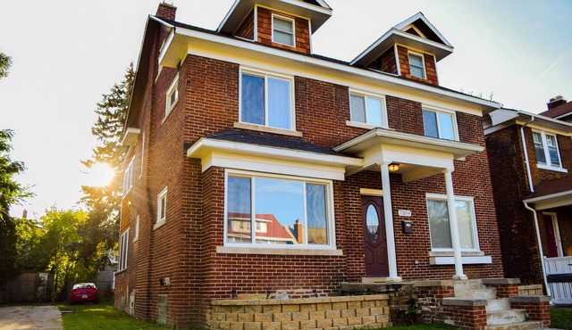 6 Bedroom/4.5 Bath/Across from Motown Museum