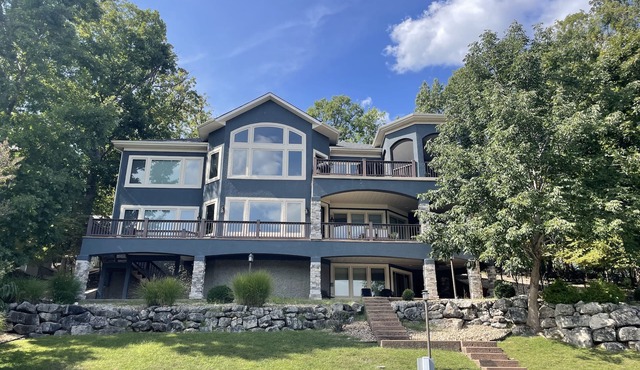 6 Bedroom 4.5 bath lakefront home in Porta Cima! Main channel view & quiet water