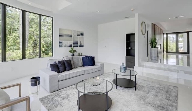 6 Bedroom 687891 by Houzlet
