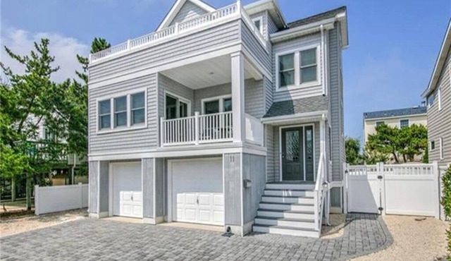 6 bedroom accommodation in Beach Haven Terrace