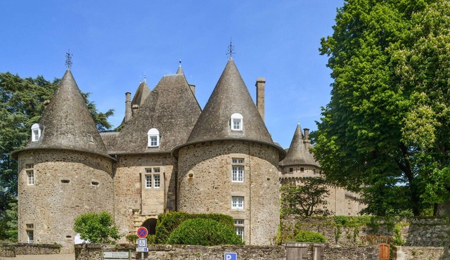 6 bedroom accommodation in Arnac-Pompadour