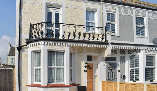 6 bedroom accommodation in Clacton on Sea