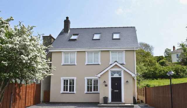 6 bedroom accommodation in Llanon, near Aberaeron
