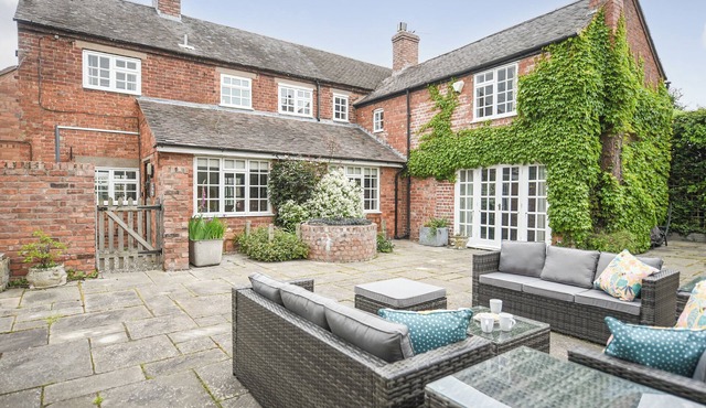 6 bedroom accommodation in Dorrington, near Church Stretton