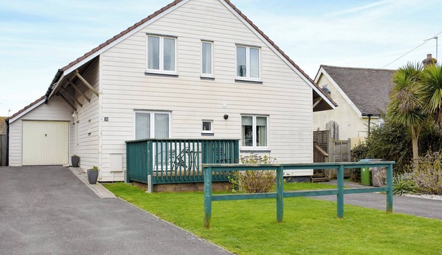 6 bedroom accommodation in Elmer Sands, near Bognor Regis