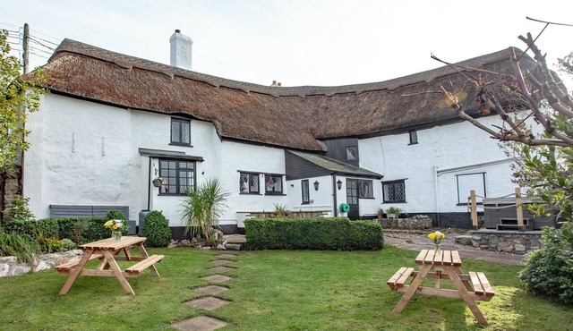 6 bedroom accommodation in Kingsteignton, near Newton Abbot