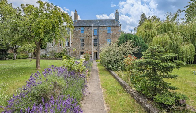 6 bedroom accommodation in Prestonpans