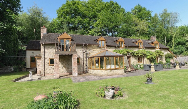 6 bedroom accommodation in Highley, near Bridgenorth