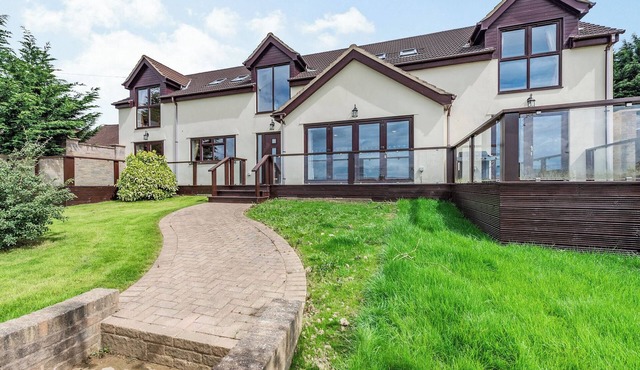 6 bedroom accommodation in Cinderford