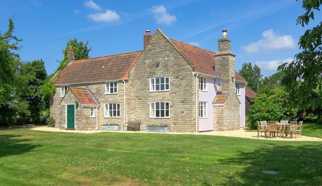 6 bedroom accommodation in Baltonsborough, near Glastonbury