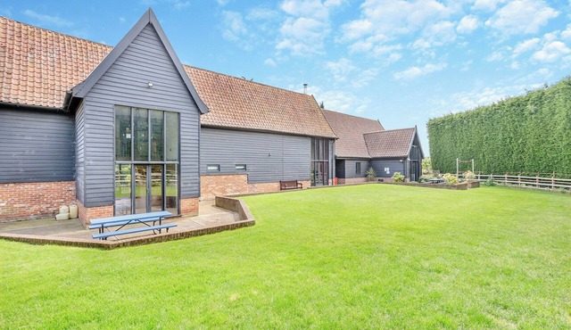 6 bedroom accommodation in Creeting St Peter, near Stowmarket