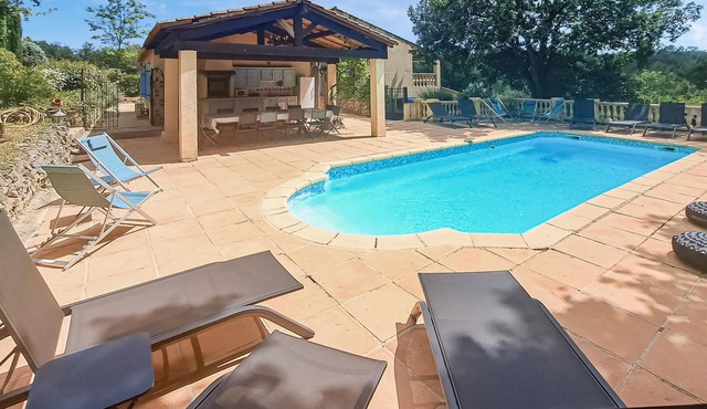 6 bedroom accommodation in Montauroux