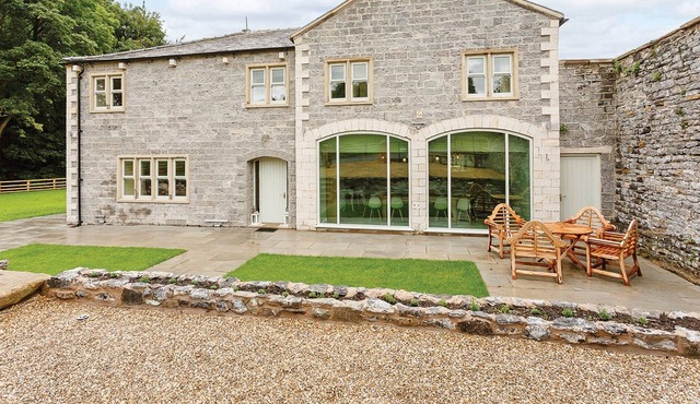 6 bedroom accommodation in Gisburn, Yorkshire Dales