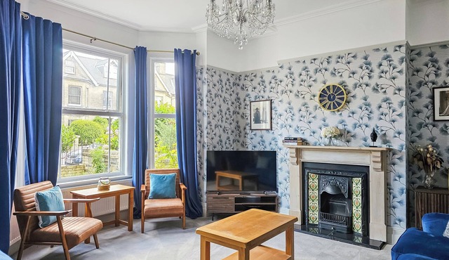 6 bedroom accommodation in Lowestoft