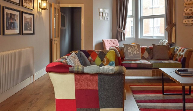 6 bedroom accommodation in Southport