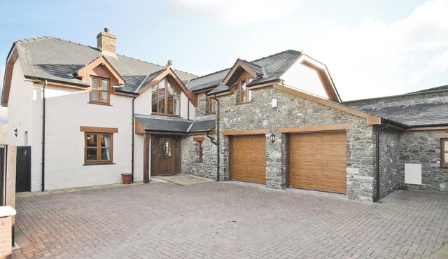 6 bedroom accommodation in Aberaeron