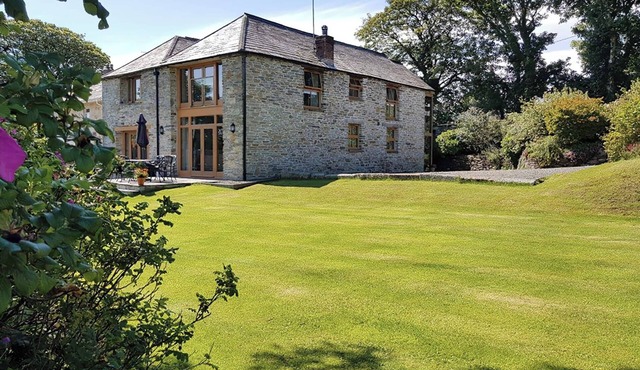 6 bedroom accommodation in Tregoodwell, Camelford