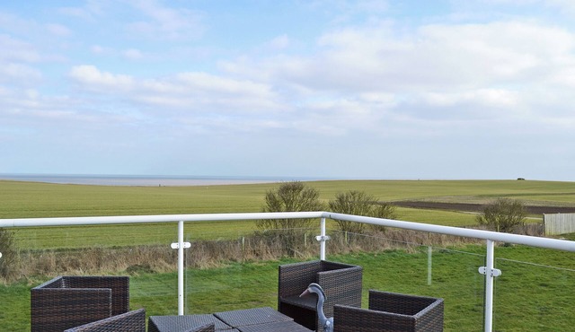 6 bedroom accommodation in Barmston, near Bridlington