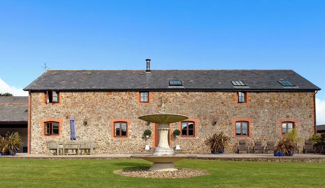 6 bedroom accommodation in Fairy Cross, Bideford