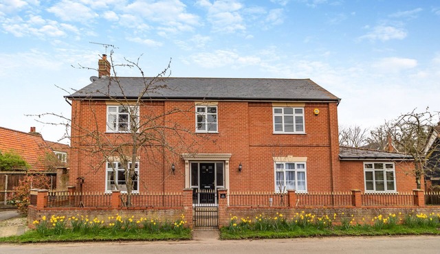 6 bedroom accommodation in Ipswich