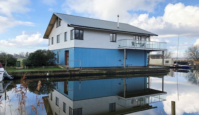 6 bedroom accommodation in Martham