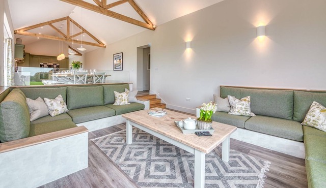 6 bedroom accommodation in East Ilsley, near Newbury