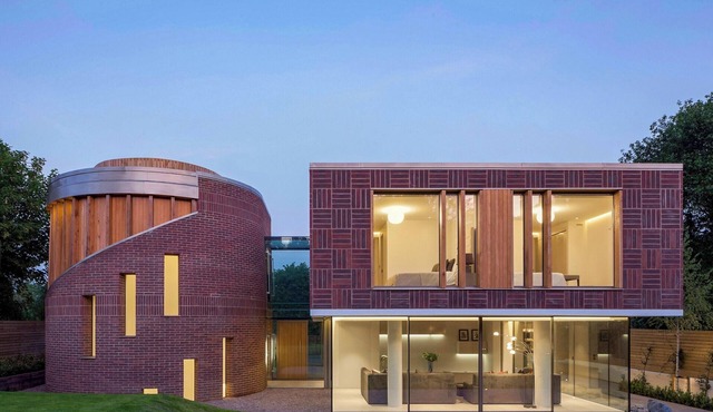 6 bedroom accommodation in Radlett