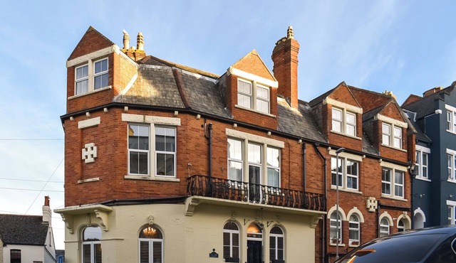 6 bedroom accommodation in Swanage