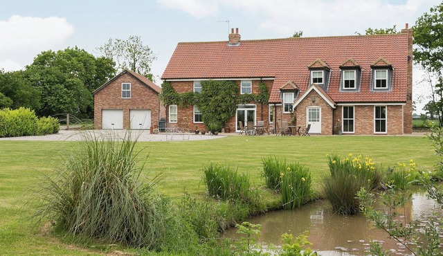 6 bedroom accommodation in Sandholme, near Beverley