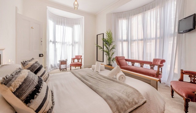 6 bedroom accommodation in Tenby