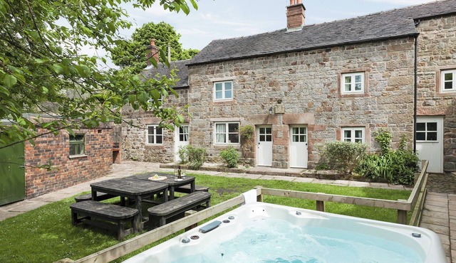 6 bedroom accommodation in Bradnop, near Leek