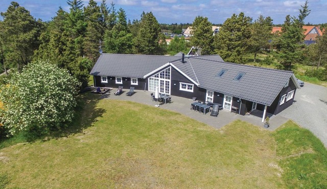 6 bedroom amazing home in Blåvand