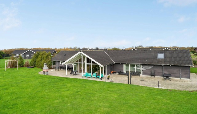 6 bedroom amazing home in Idestrup