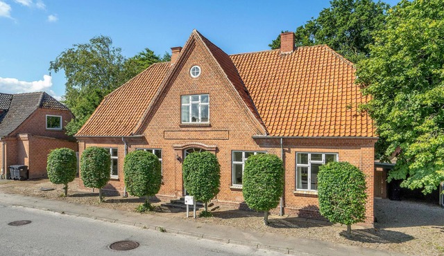 6 bedroom amazing home in Roslev