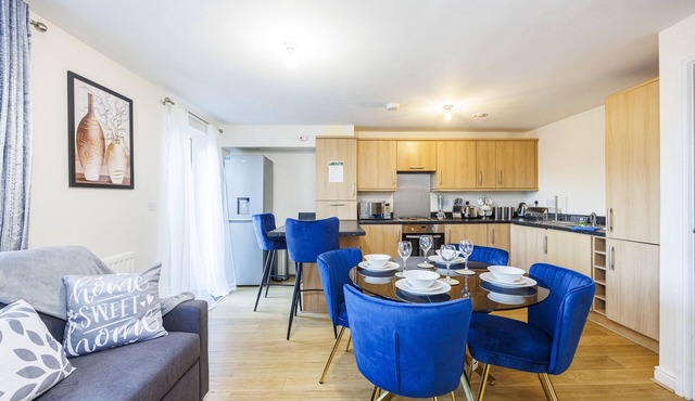 6 bedroom Ashford Haven central to train station