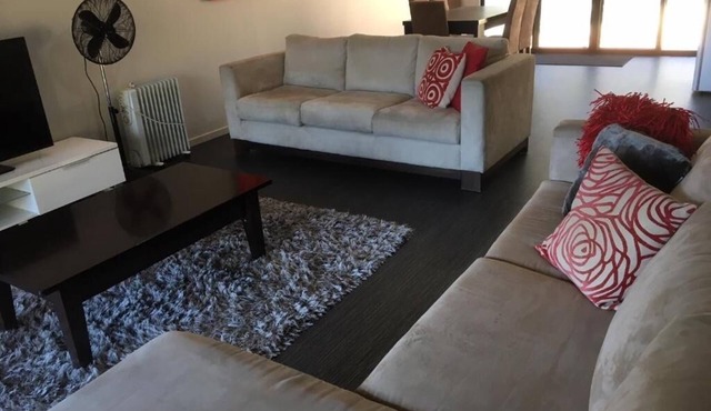 6 Bedroom Australian Bush Villa - Quiet Retreat Stay