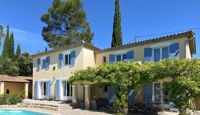 6 bedroom awesome home in Entrecasteaux