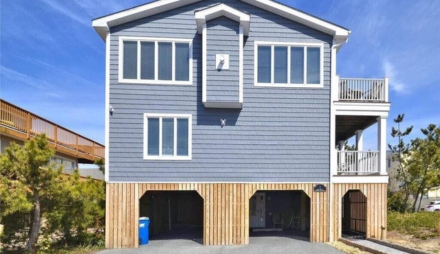 6-Bedroom Beach House w/Ocean Views
