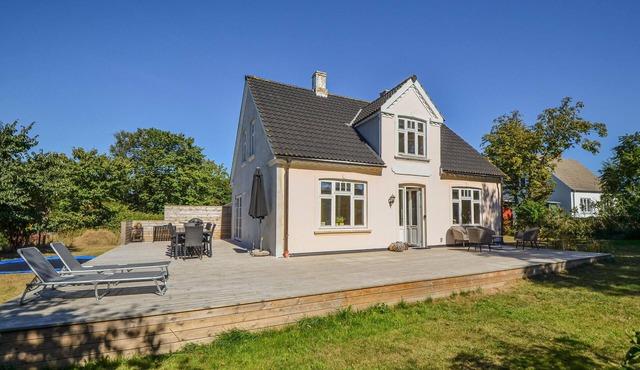 6 bedroom beautiful home in Anholt