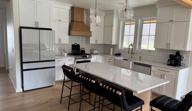 6-bedroom cabin on the Selway River with AC, WiFi. Enjoy nature