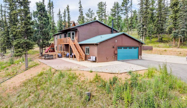 6 Bedroom Cabin w/Galactic Lake View, Hot Tub, WiFi, Family Adventures and MORE!