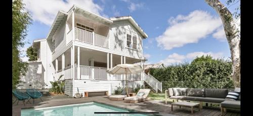 6 Bedroom Californian Bungalow