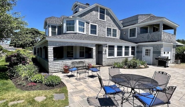 6 Bedroom Charmer Close to the Beach RPAM015