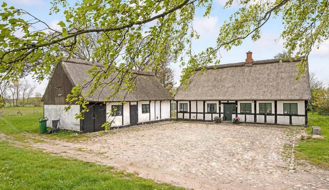 6 bedroom cozy home in Rønne