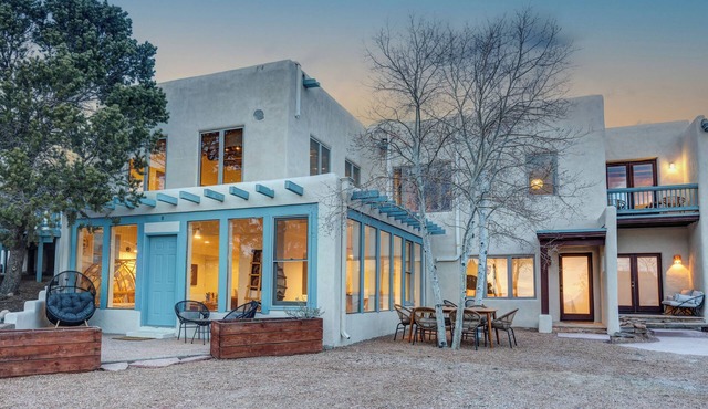 6-bedroom Estate in Santa Fe's Sunlit Hills with Stunning Mountain Views