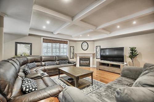 6 Bedroom Executive Cottage near Innisfil Beach Park