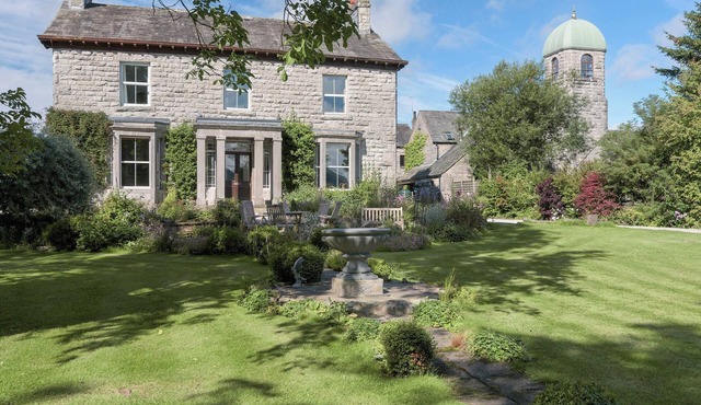 6 bedroom accommodation in Near Kirkby Lonsdale