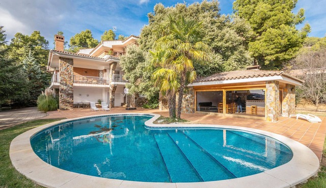 6 bedroom gorgeous home in Matadepera