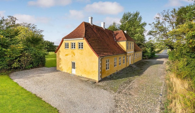 6 bedroom gorgeous home in Kværndrup
